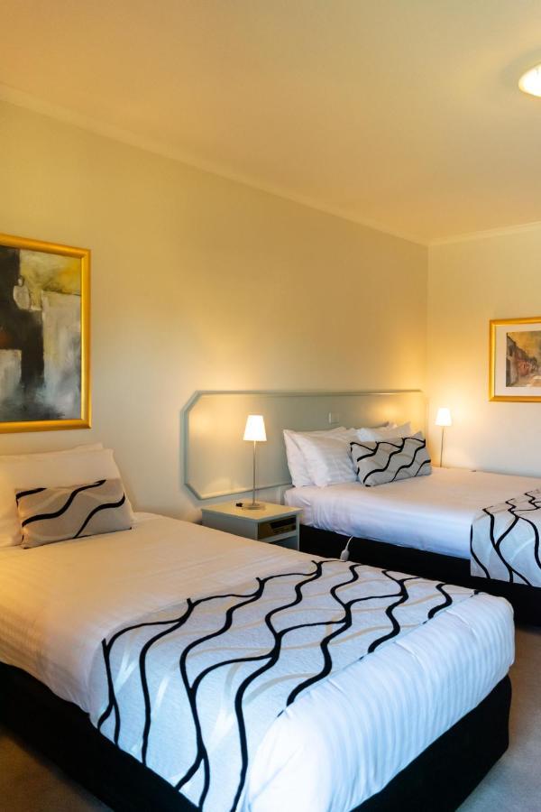 Deniliquin Country Club Motor Inn Dış mekan fotoğraf
