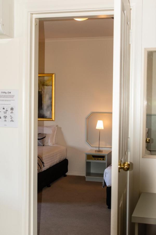 Deniliquin Country Club Motor Inn Dış mekan fotoğraf