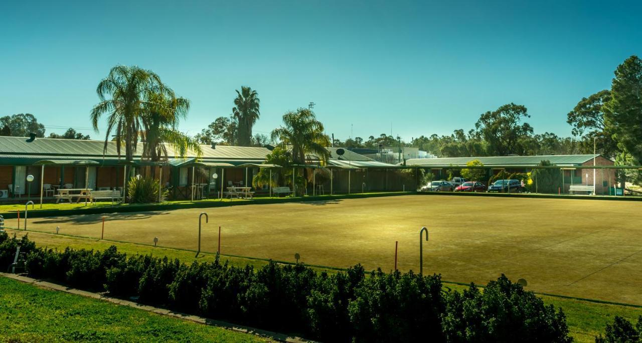 Deniliquin Country Club Motor Inn Dış mekan fotoğraf