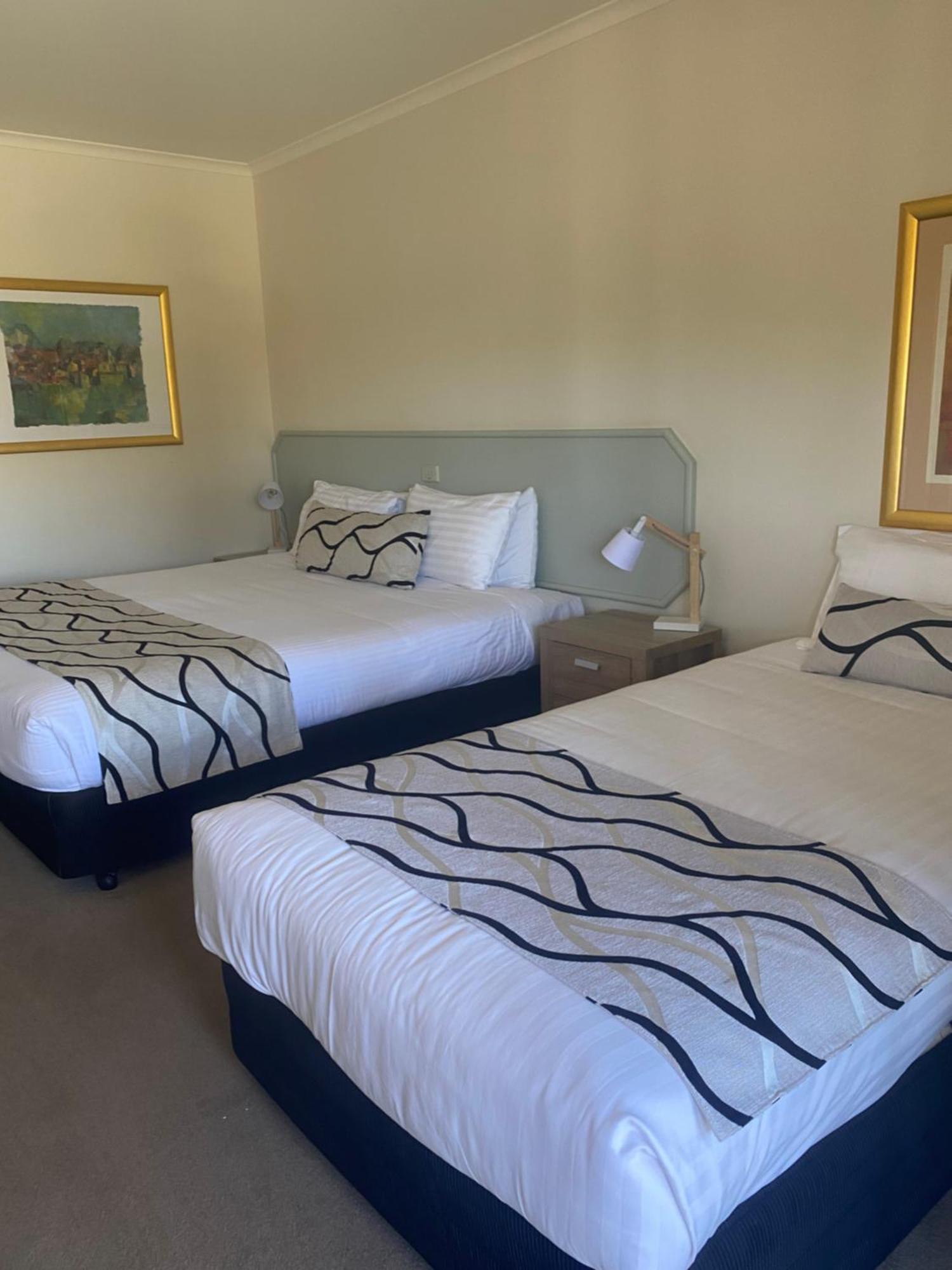 Deniliquin Country Club Motor Inn Dış mekan fotoğraf