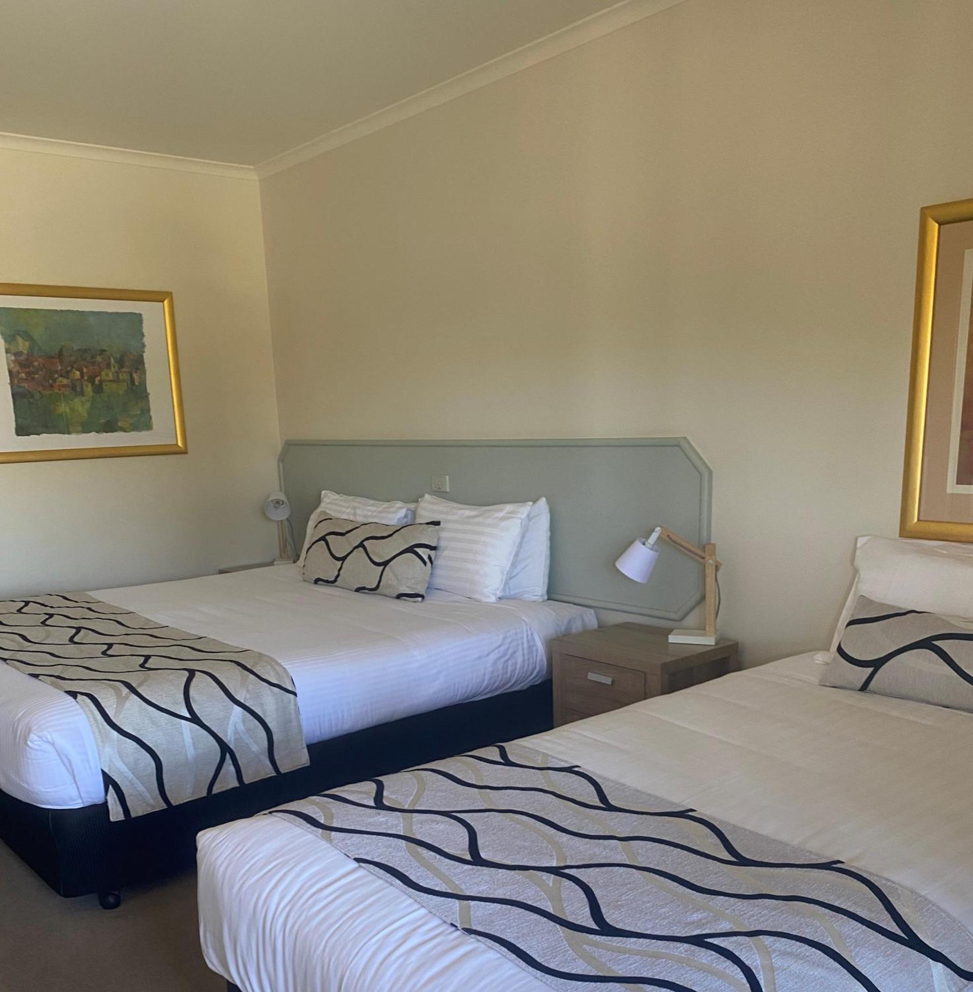 Deniliquin Country Club Motor Inn Dış mekan fotoğraf