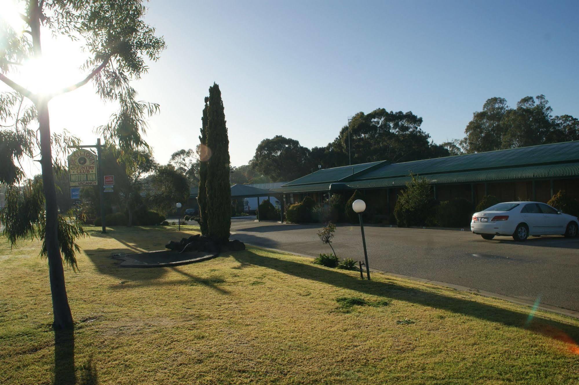 Deniliquin Country Club Motor Inn Dış mekan fotoğraf